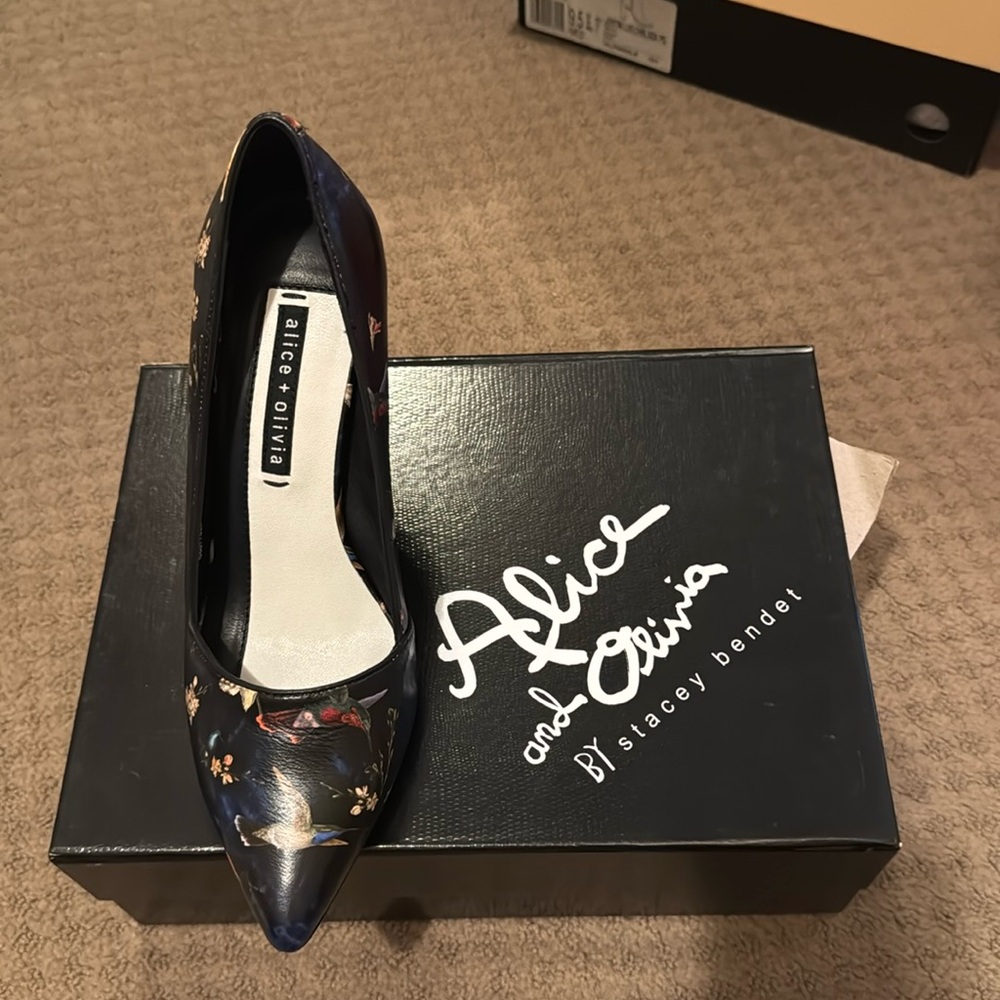 New Alice and Olivia Dina Heels - black with birds - 39.5